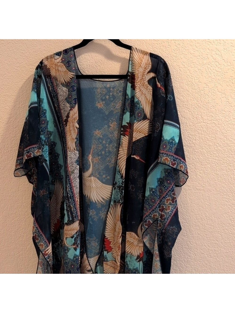Kimono open front, great design, flying cranes,one size an lightweight.NWOT. - Picture 5 of 5